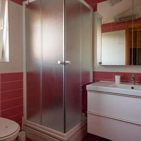 3 Bedroom Awesome In Дом отдыха Loborika