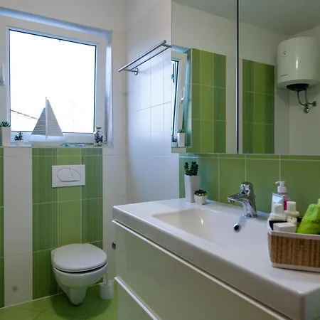 Дом отдыха 3 Bedroom Awesome In Loborika