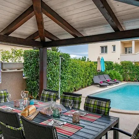 3 Bedroom Awesome In Loborika