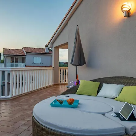 Дом отдыха 3 Bedroom Awesome In Loborika