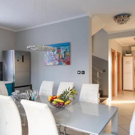 3 Bedroom Awesome In Hébergement de vacances *