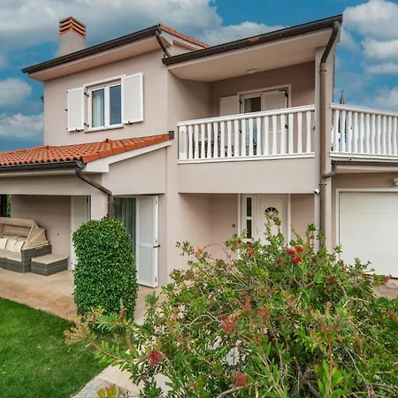 Hébergement de vacances 3 Bedroom Awesome In